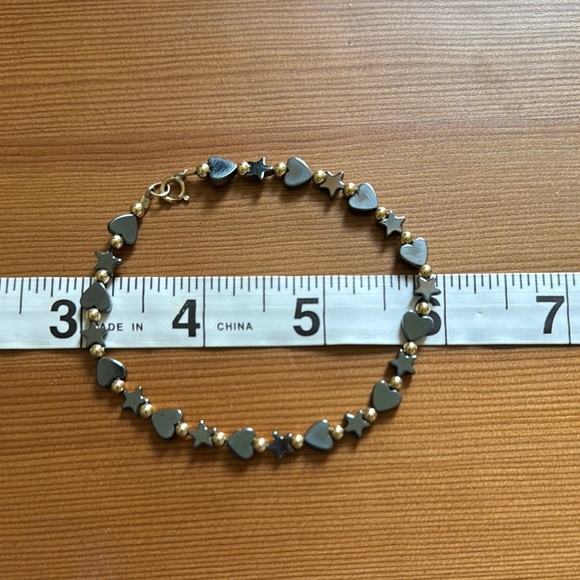 Elegant Gold Linked Bracelet with Dainty Design - Picture 4 of 4